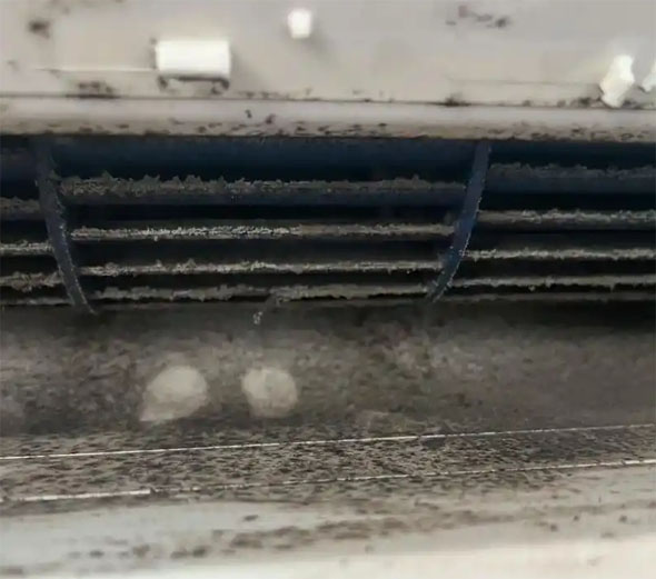 察隅空调吹的风有股烧焦味是怎么回事